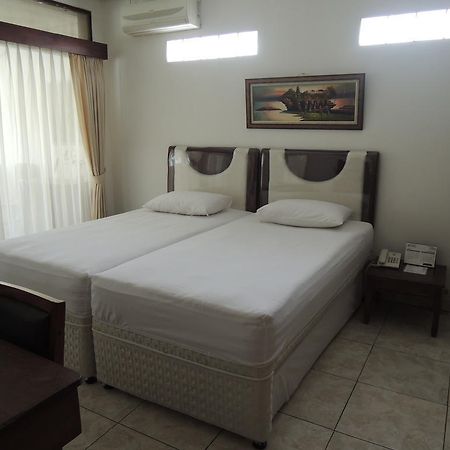 Rumah Polonia Guest House Джакарта Экстерьер фото