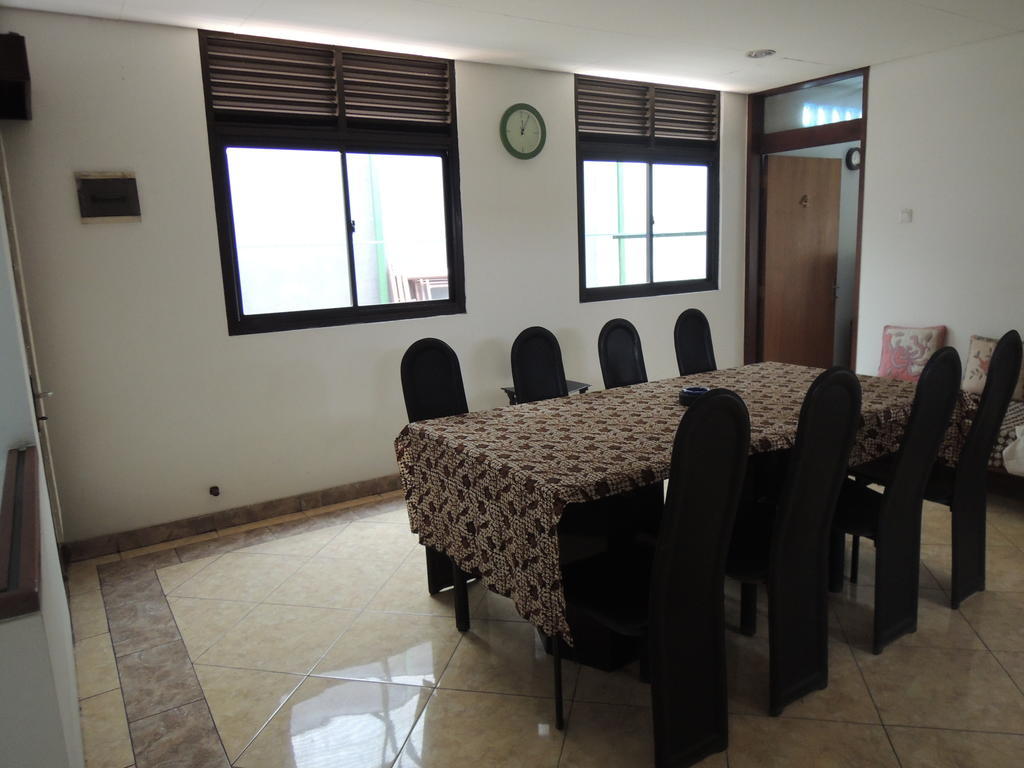 Rumah Polonia Guest House Джакарта Экстерьер фото