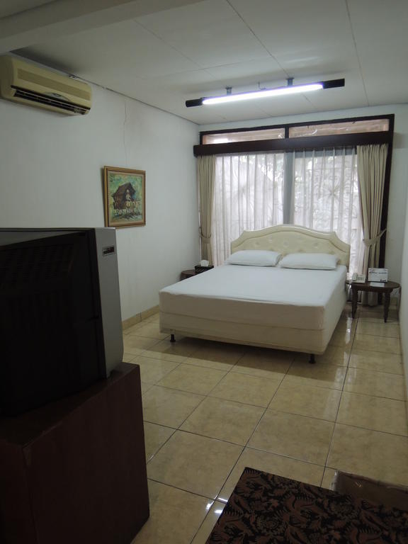 Rumah Polonia Guest House Джакарта Экстерьер фото