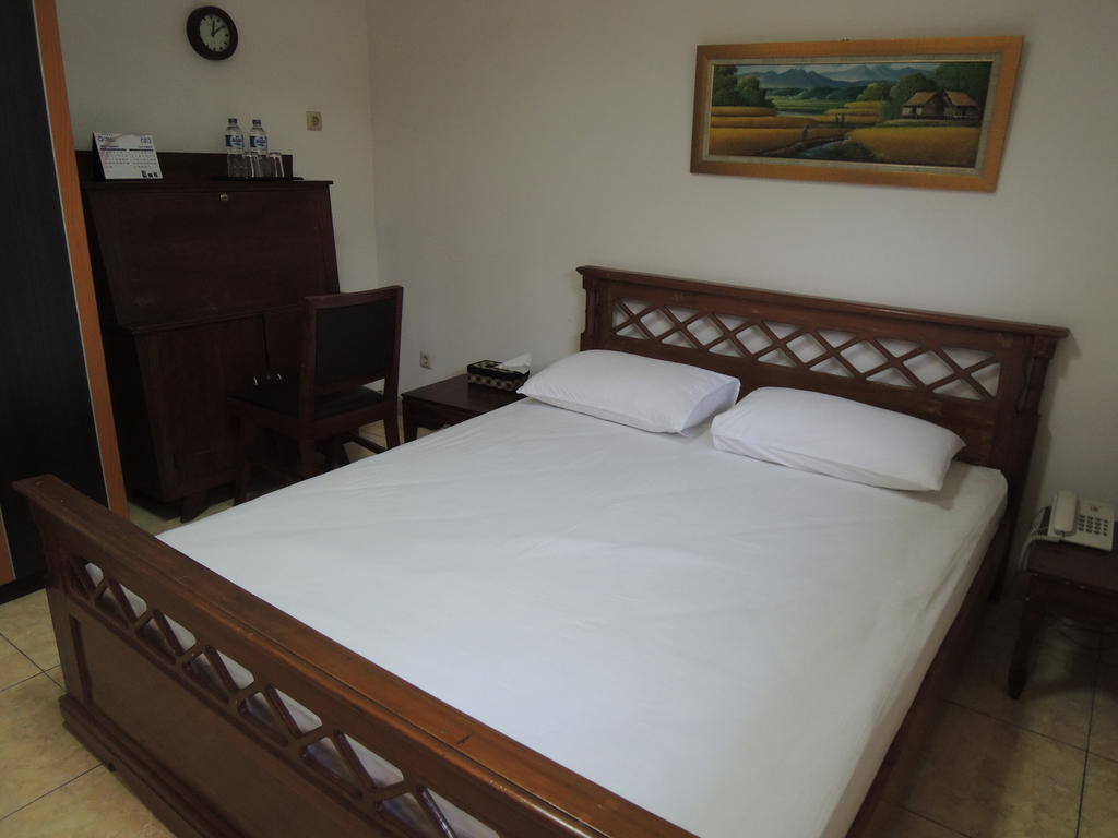 Rumah Polonia Guest House Джакарта Номер фото