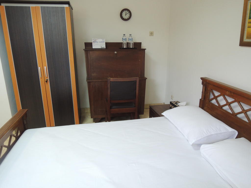 Rumah Polonia Guest House Джакарта Экстерьер фото